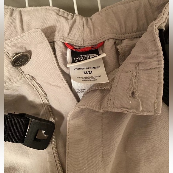 The North Face ladies hiking capris size M with zippered and Velcro pockets - Picture 4 of 10